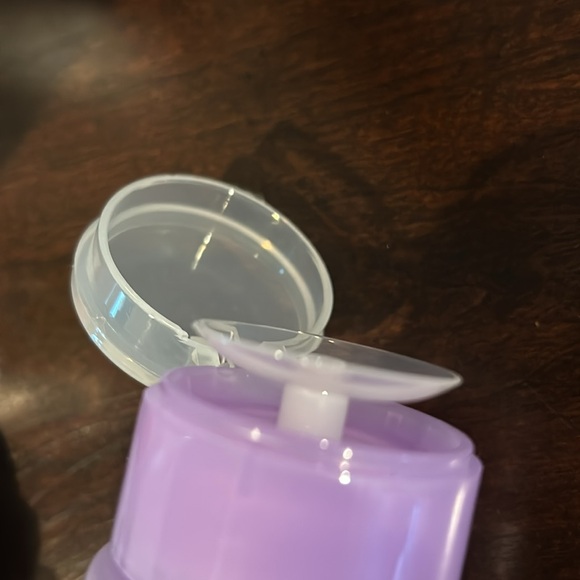 Purple Travel Dispenser Pump - Picture 3 of 3